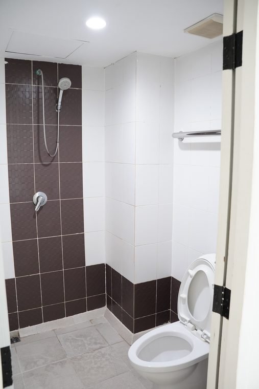 Deluxe room bathroom